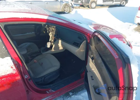 2019 Hyundai Elantra Value Edition z USA, uszkodzony, nr VIN KMHD84LF2KU840984